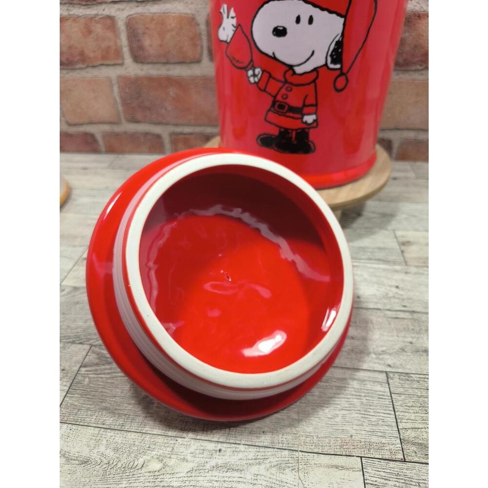 BioWorld Snoopy Woodstock Red Christmas Cookie Jar Canister Doghouse Handle New - Picture 9 of 10